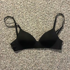 Gap Body Wireless Bra in Black 32A